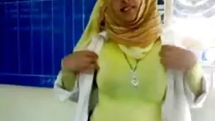 Pillé a mi esposa desnuda en una cámara oculta, decidí compartir mexicanas peludas xxx