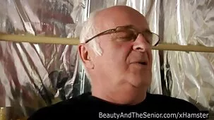 Mi mexicanas peludas cojiendo primera experiencia con un pene negro.