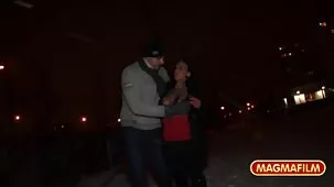 Follando lesvianas peludas con 2 personas con un beso.
