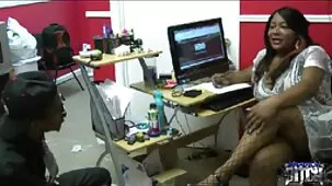 BBC demasiado videos conchas peludas grande para Asia
